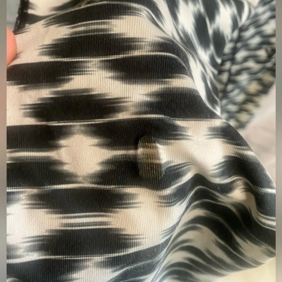 5/$20 Women’s Patterned Black White Nike Dri-Fit Leggings Medium - Picture 3 of 6
